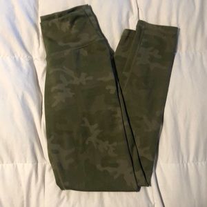 Ptula active green camo leggings. Size medium.